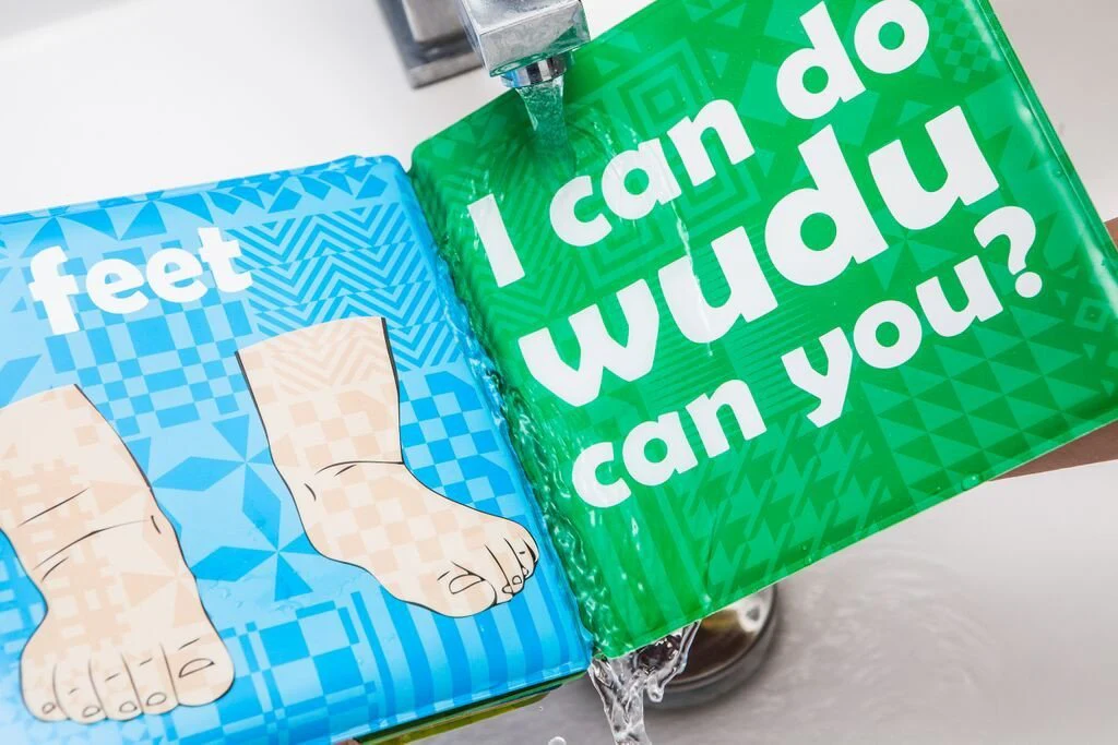 Colour changing Wudu Bath Book - Image 4